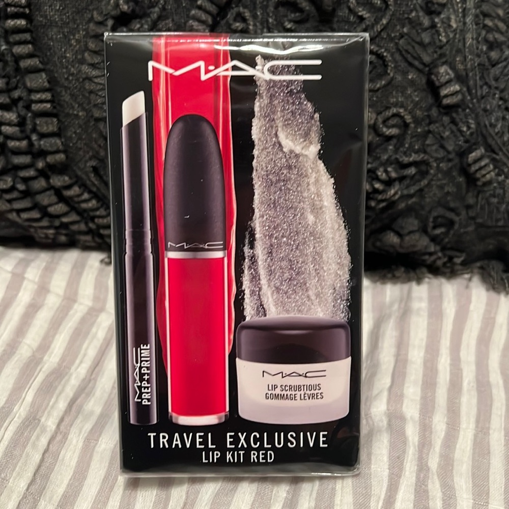MAC travel lip kit